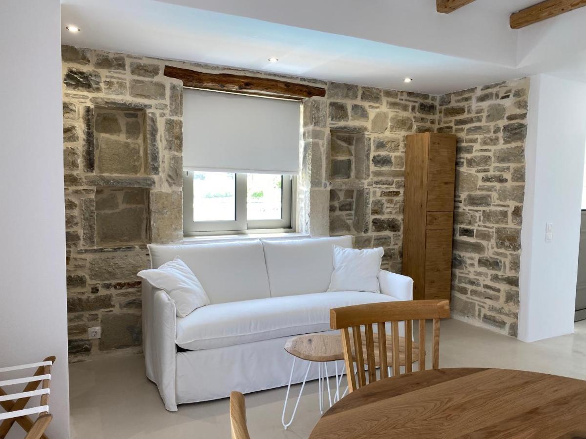 Laini Luxury Suites Pombia Esterno foto