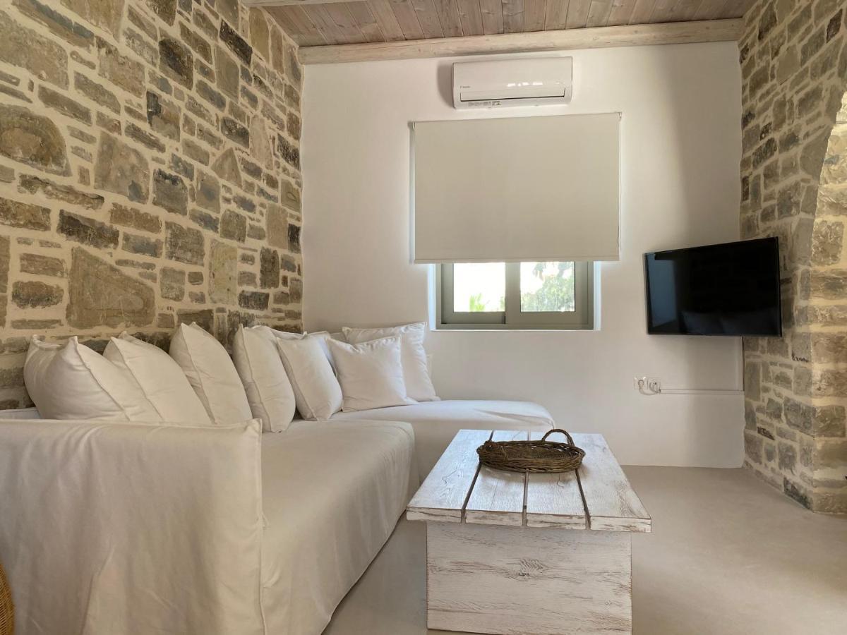 Laini Luxury Suites Pombia Esterno foto