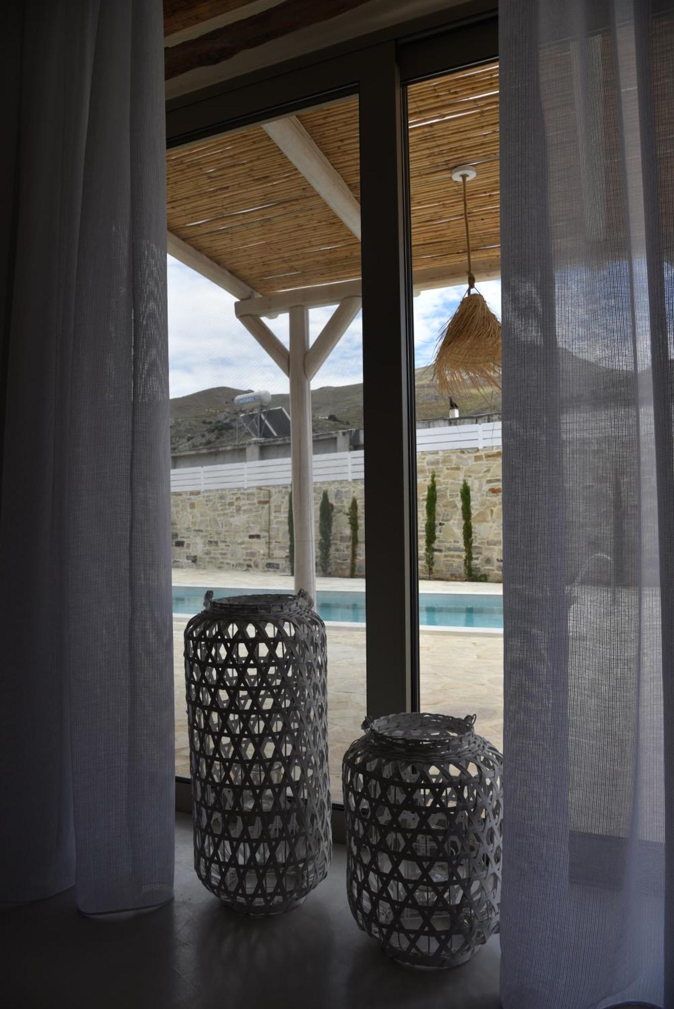 Laini Luxury Suites Pombia Esterno foto