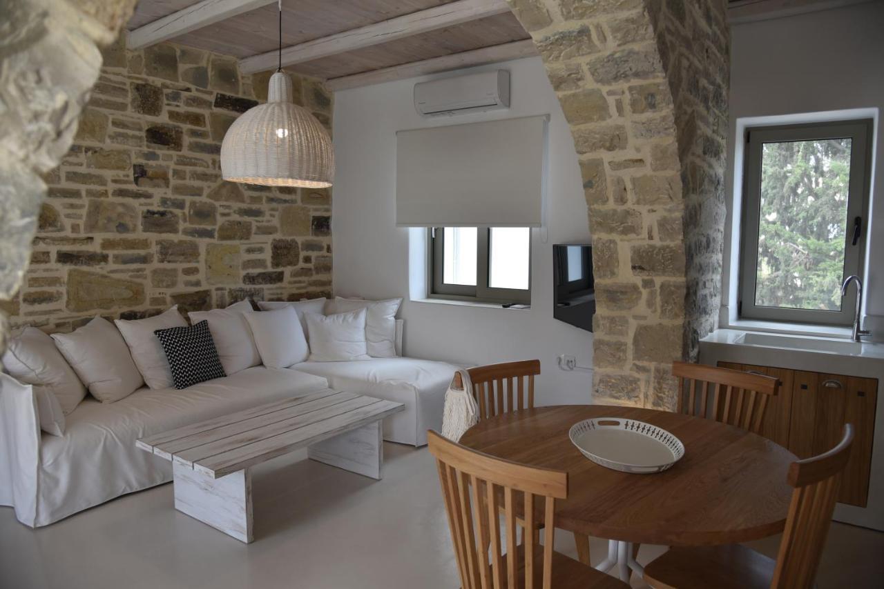 Laini Luxury Suites Pombia Esterno foto