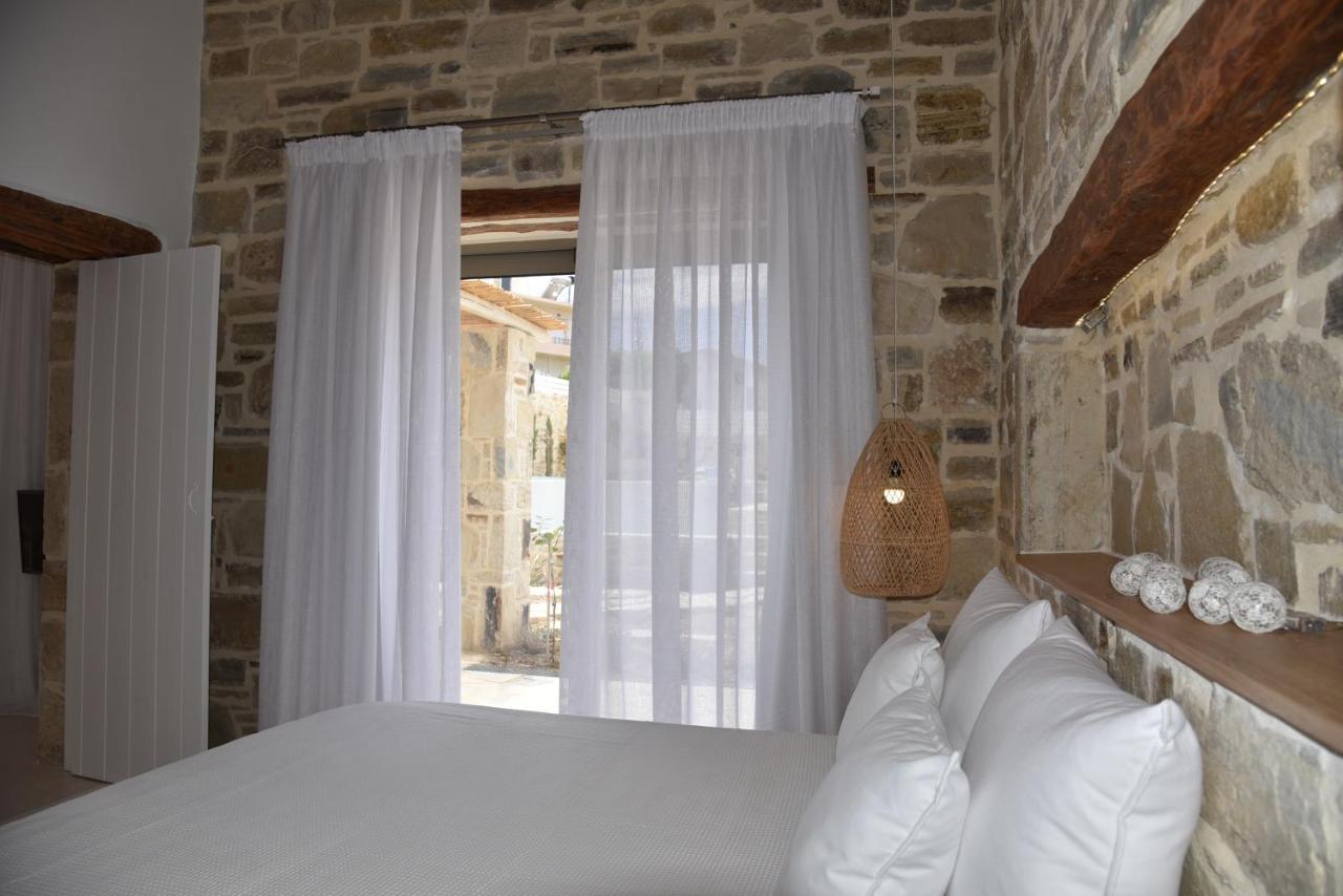 Laini Luxury Suites Pombia Esterno foto