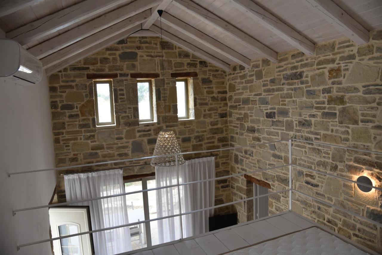 Laini Luxury Suites Pombia Esterno foto