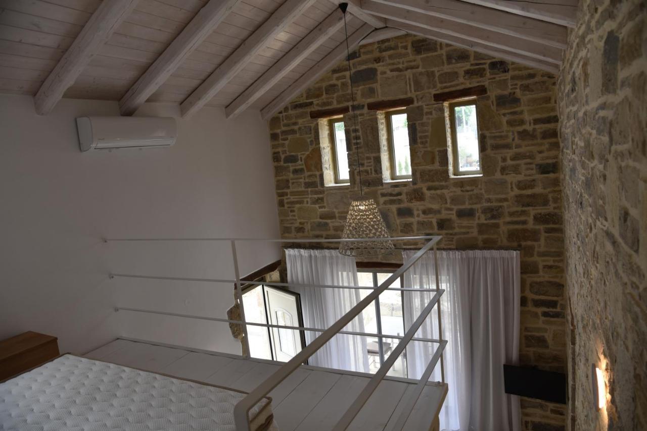 Laini Luxury Suites Pombia Esterno foto