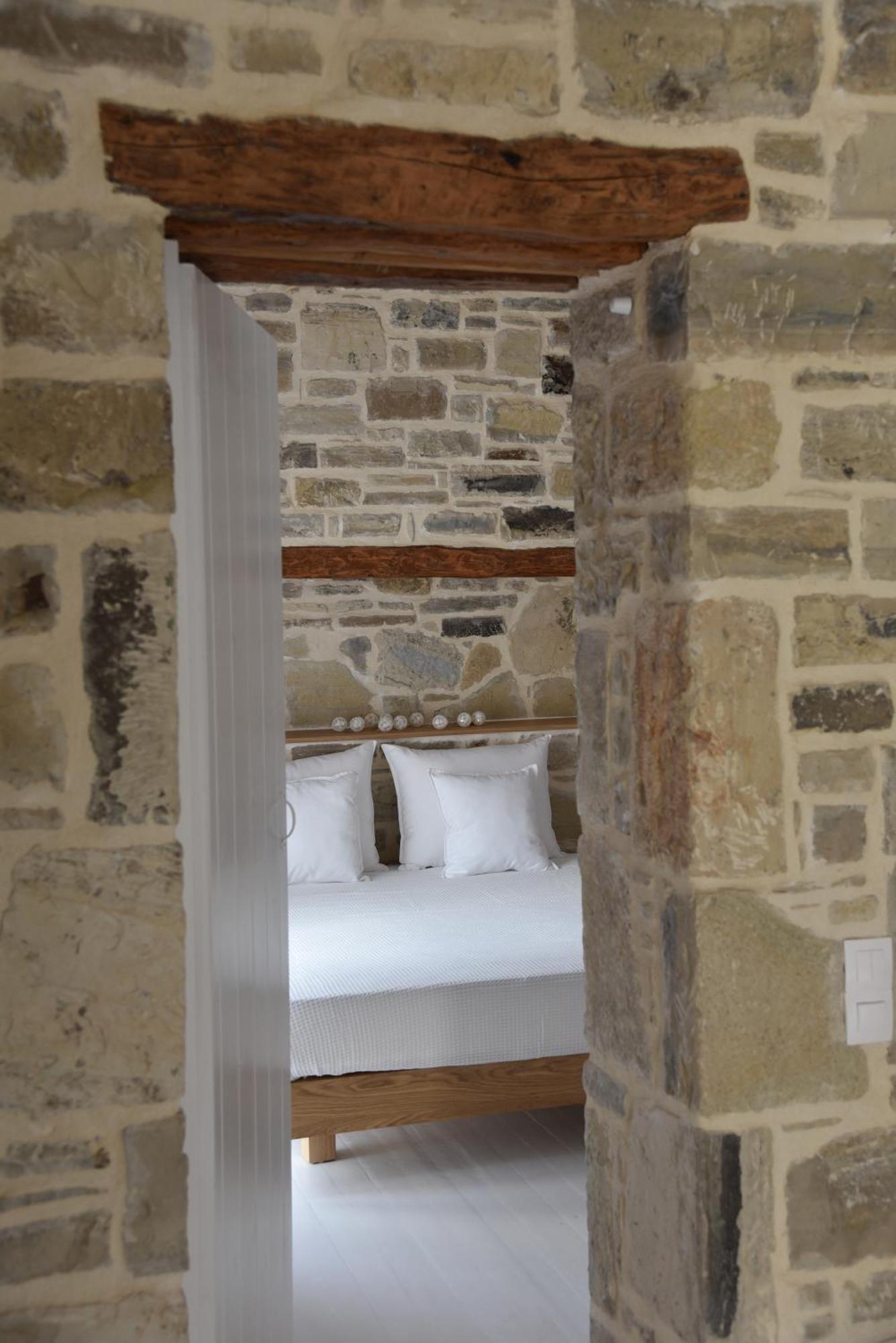 Laini Luxury Suites Pombia Esterno foto
